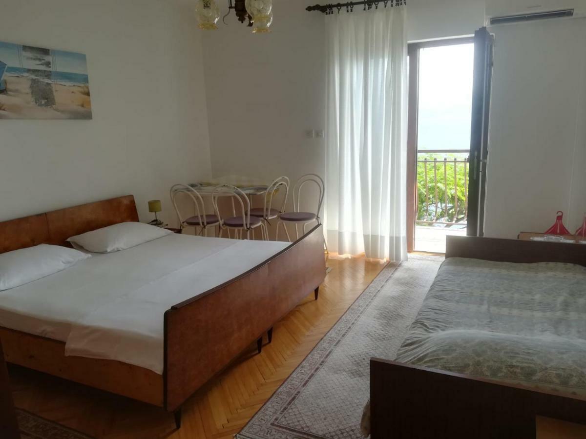 Apartmani Ujdur 奥米什 外观 照片