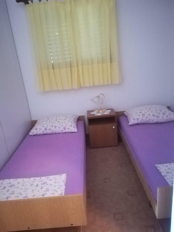 Apartmani Ujdur 奥米什 外观 照片