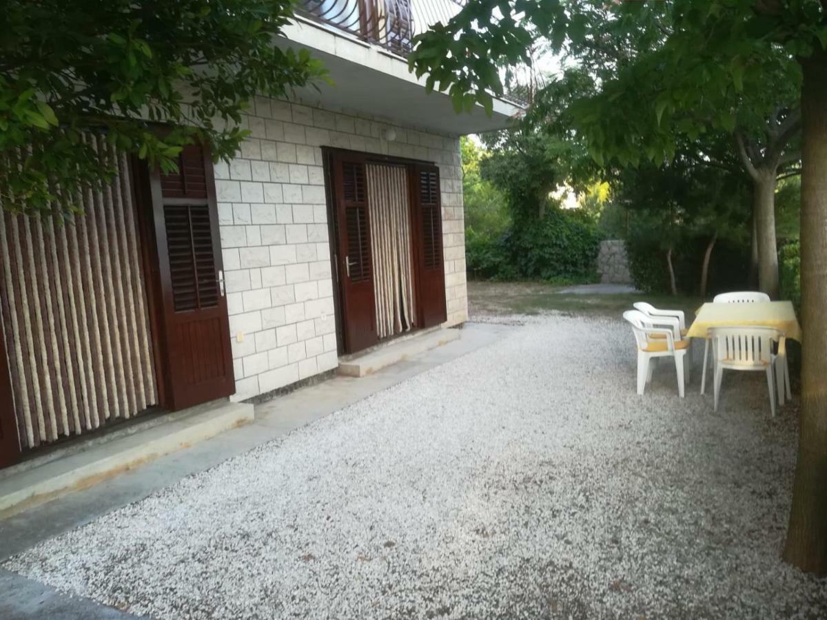 Apartmani Ujdur 奥米什 外观 照片