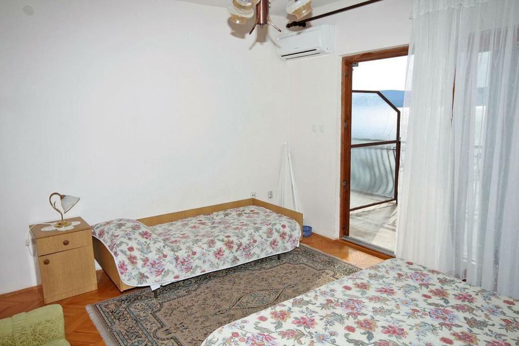 Apartmani Ujdur 奥米什 外观 照片