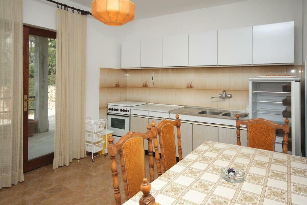 Apartmani Ujdur 奥米什 外观 照片