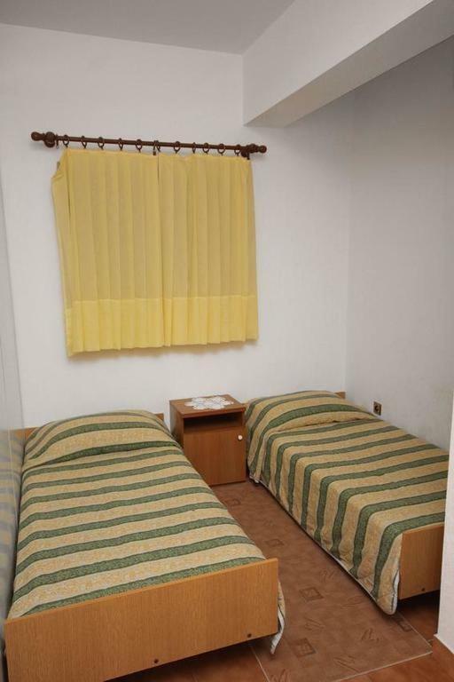 Apartmani Ujdur 奥米什 外观 照片