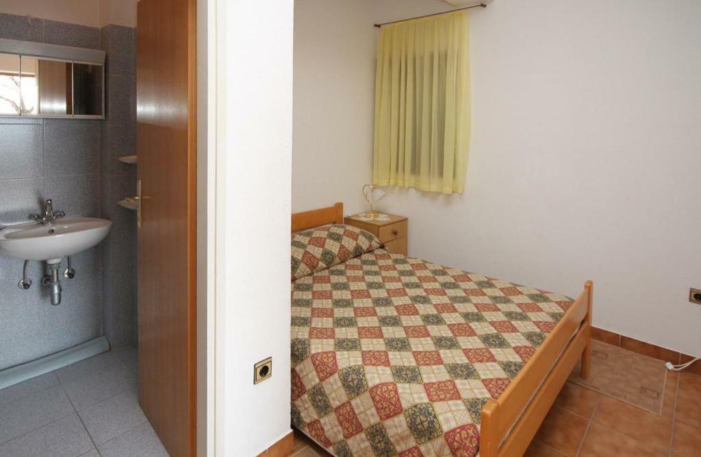Apartmani Ujdur 奥米什 外观 照片