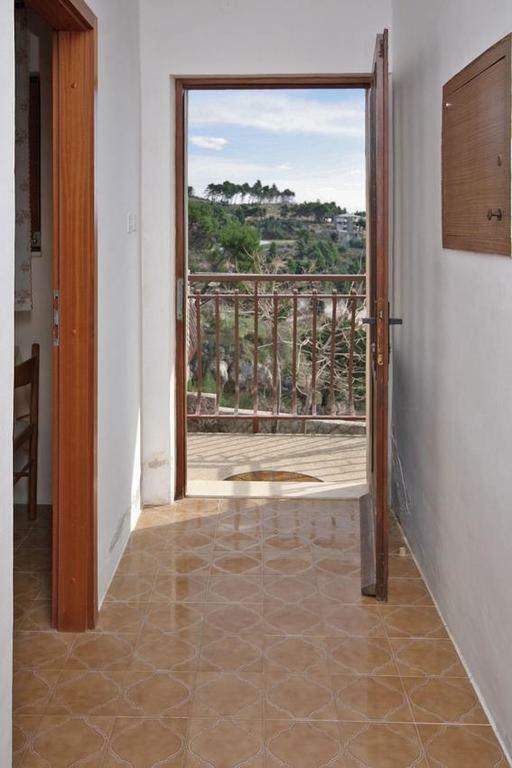 Apartmani Ujdur 奥米什 外观 照片